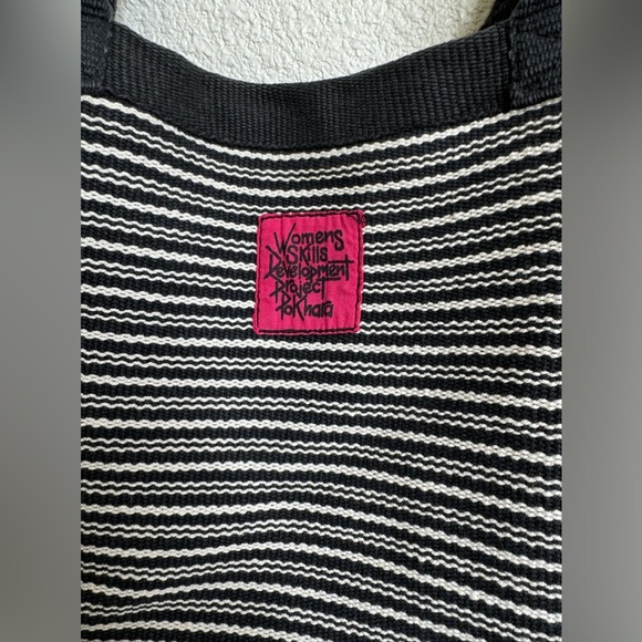 Pokhara women’s skills woven cotton bag - Picture 3 of 7